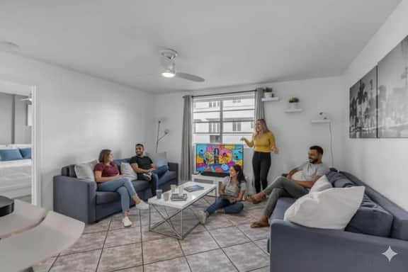 1 Block to Beach · South Beach 1BR for 6, Collins - Image 5