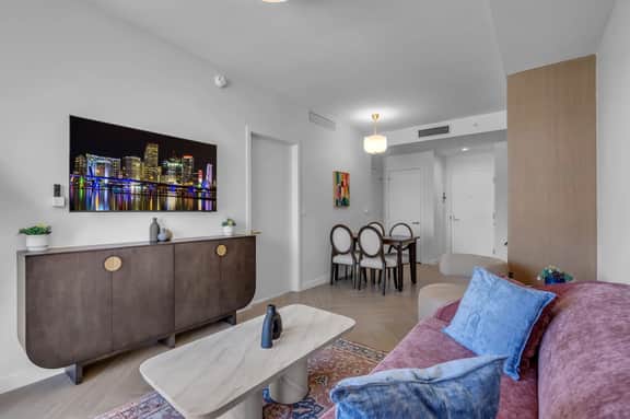 Luxe Wynwood 1BR · Balcony + Rooftop Pool, Miami - Image 2