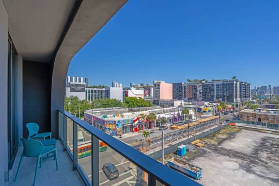 Luxe Wynwood 1BR · Balcony + Rooftop Pool, Miami - Image 3