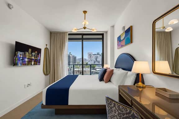 Luxe Wynwood 1BR · Balcony + Rooftop Pool, Miami - Image 5