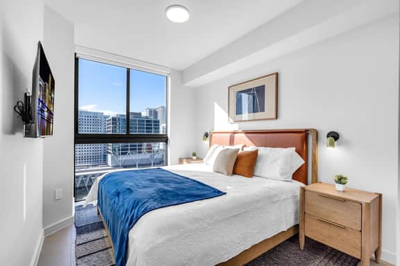 Chic Corner 2BR · Rooftop Pool + City Views, MIA - Image 3