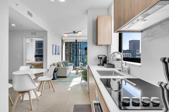 Chic Corner 2BR · Rooftop Pool + City Views, MIA - Image 4