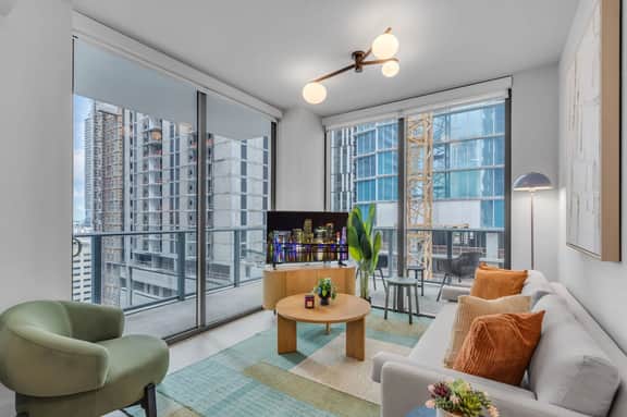 Corner 2BR · Wrap Balcony + Rooftop Pool, Downtown - Image 4