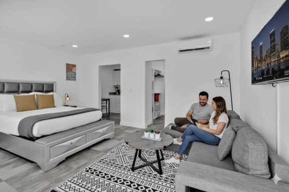 Charming Beach Studio · 2 Blocks to Ocean + Shops - Image 3