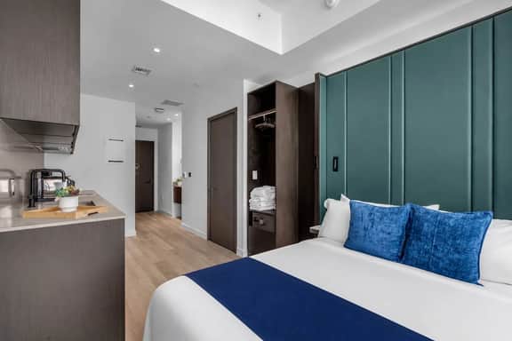 E11EVEN Studio · Bay Views + Rooftop Day Club Pool - Image 4