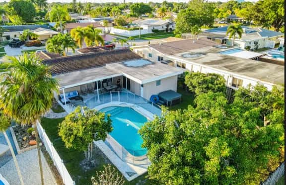 Heated Pool 3BR Family Home · Near Hollywood Beach - Image 5