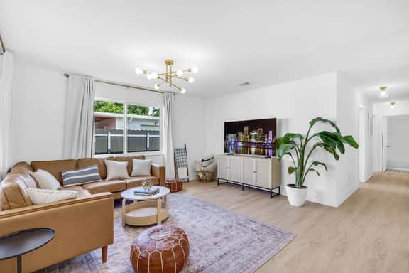 Coral Gables 3BR · Free Parking, Patio + Fast WiFi - Image 2