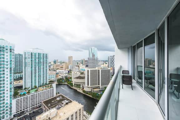 Icon Brickell 1BR · Waterfront + Huge Resort Pool - Image 3