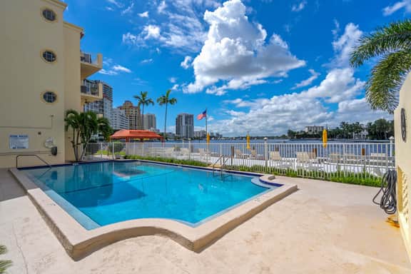 Waterfront 1 bedroom Free Parking Walk Beach & Las Olas - Image 3