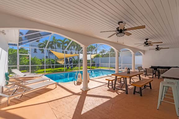 Bayfront Villa 4 BR with Heated Pool 10 min walk to Beach - Image 3