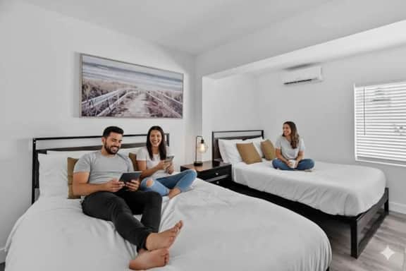 Cozy Studio 2 Blocks from the Beach – Unit 4 - Image 3