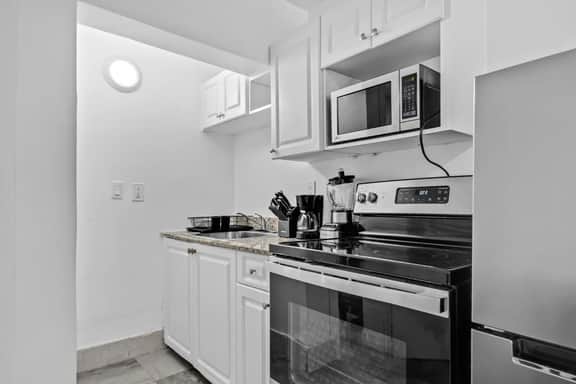 Cozy Studio 2 Blocks from the Beach - Unit #3 - Image 3