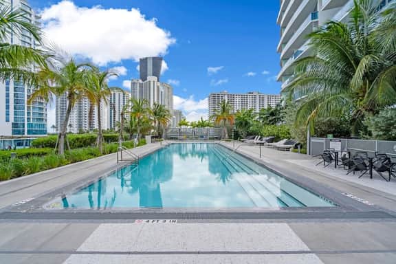 Sunny Isles 2BR Ocean View · Free Parking + Pool - Image 4