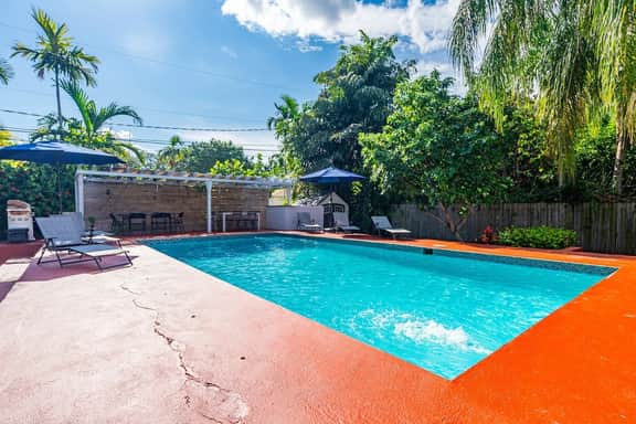 Oversized Pool 3BR Home · Big Backyard + BBQ Grill - Image 5