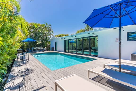 Heated Pool Modern 5 Bedrooms House 9 min to Ocean - Image 3