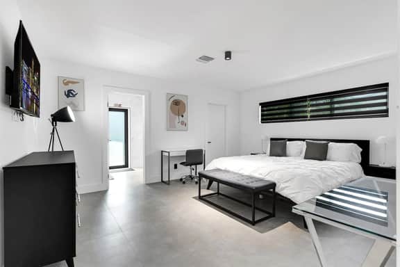 Heated Pool Modern 5 Bedrooms House 9 min to Ocean - Image 4