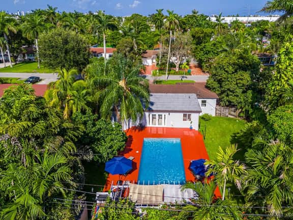 Oversized Pool 3BR Home · Big Backyard + BBQ Grill - Image 4