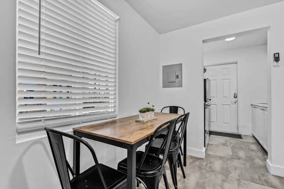 Charming 2 BR Walking Distance to Ocean - Unit 2 - Image 2
