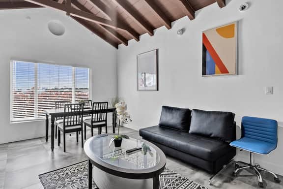 Lovely 1 BR Walking Distance To Ocean - Suite 1 - Image 2