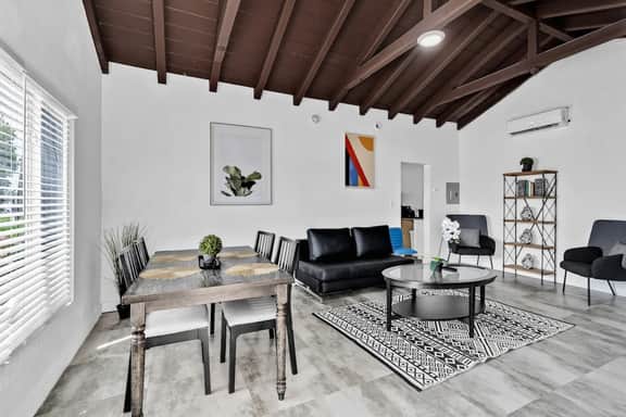 Lovely 1 BR Walking Distance To Ocean - Suite 1 - Image 4