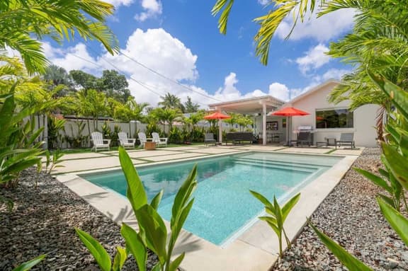 Heated Pool 4BR Sleeps 12 · 6 Min to Dania Beach - Image 1
