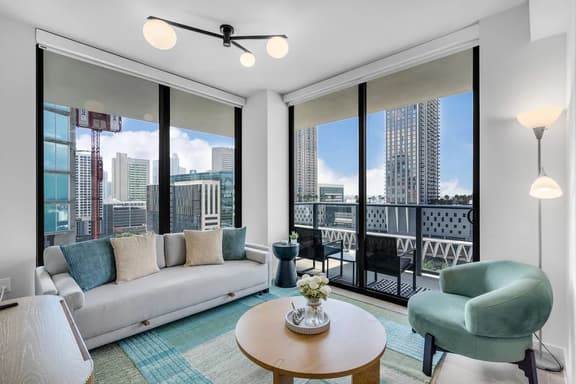 Skyline View 2BR · Rooftop Pool, Downtown Miami - Image 1