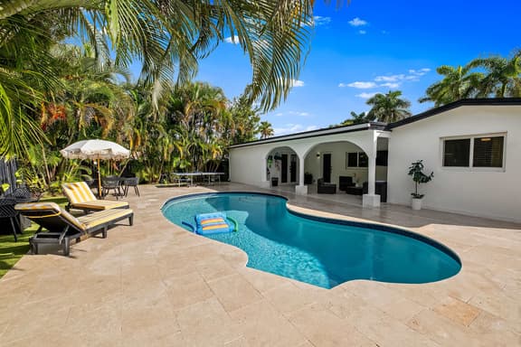 Heated Pool 5BR Sleeps 14 · Game Room Near Beach - Image 1