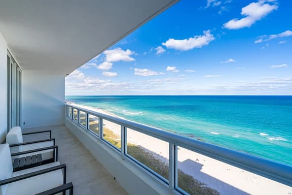 Oceanfront Penthouse 2BR · Free Parking + Views - Image 1