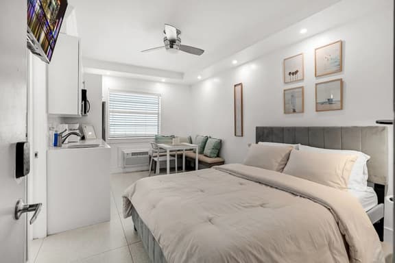 Oceanfront Studio · South of Fifth + Beach Perks - Image 1