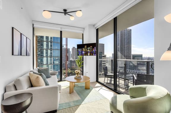 Chic Corner 2BR · Rooftop Pool + City Views, MIA - Image 1
