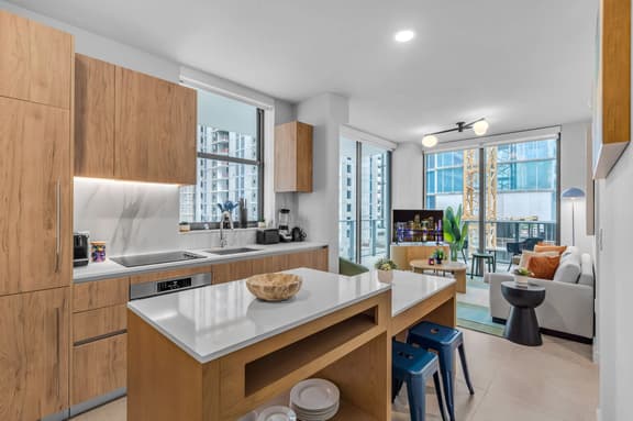 Corner 2BR · Wrap Balcony + Rooftop Pool, Downtown - Image 1