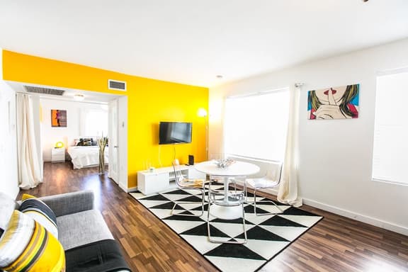 South Beach 1BR on Washington Ave · 5 Min to Sand - Image 1