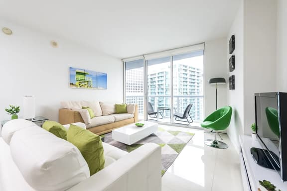 Icon Brickell 1BR · Waterfront + Huge Resort Pool - Image 1